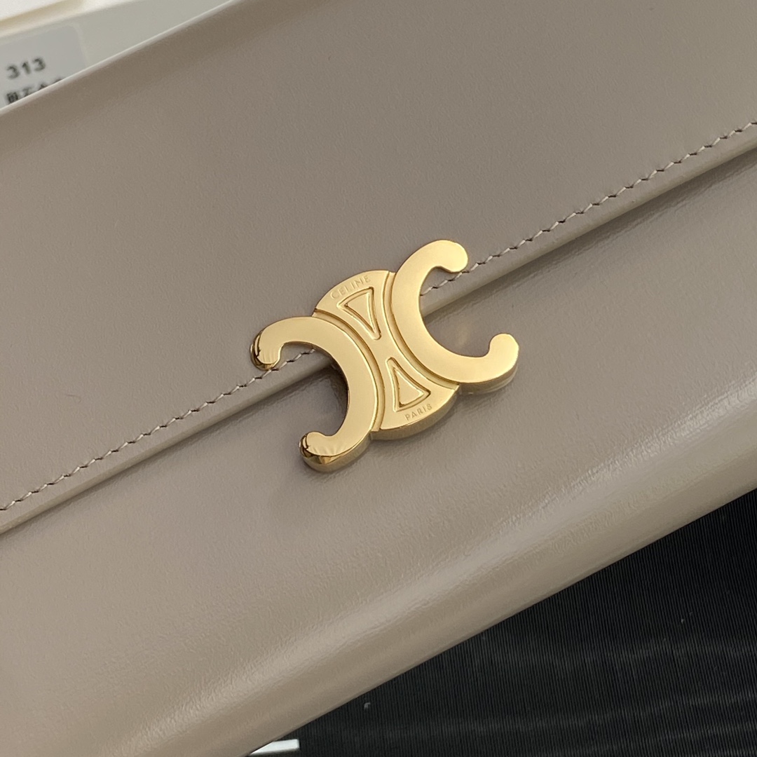 セリーヌ「Celine」TRIOMPHE光沢牛革財布