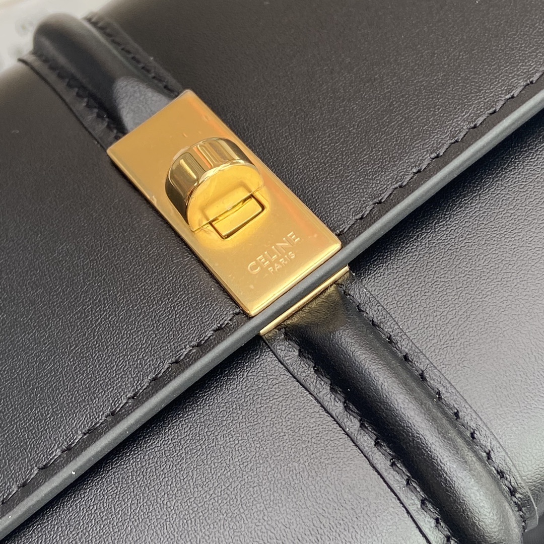 セリーヌ「Celine」TRIOMPHE16 光沢牛革財布