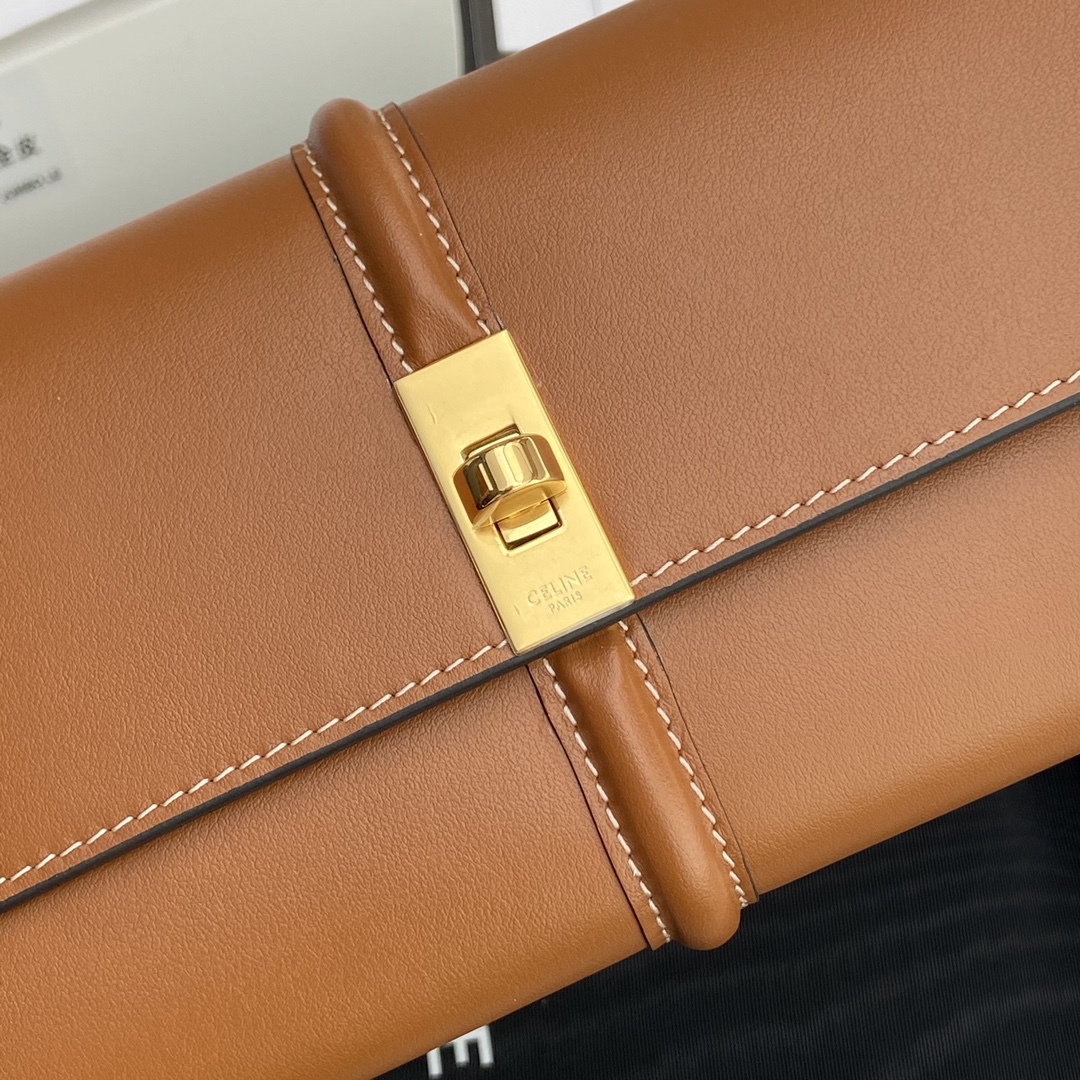 セリーヌ「Celine」TRIOMPHE16 光沢牛革財布