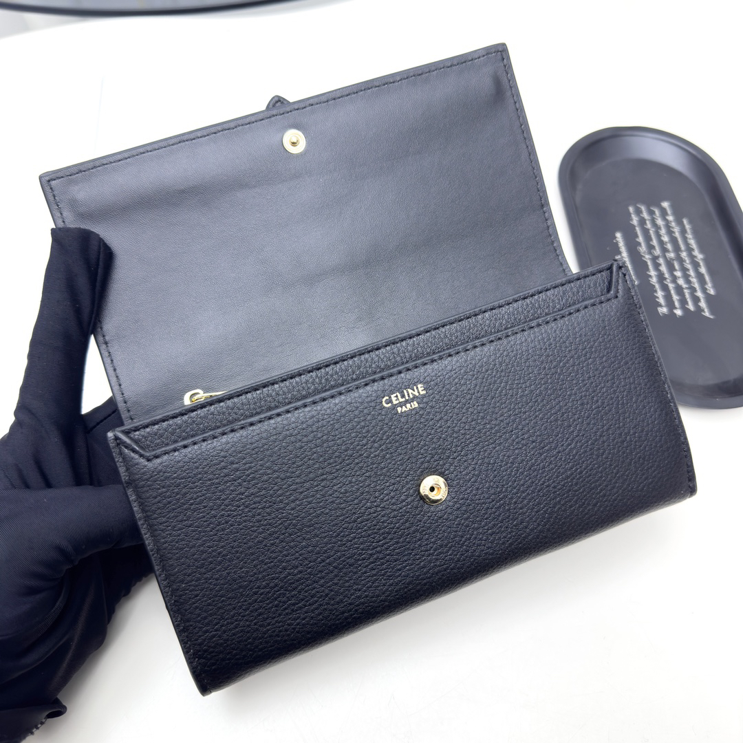 セリーヌ「Celine」TRIOMPHE CUIR ラージジップウォレット