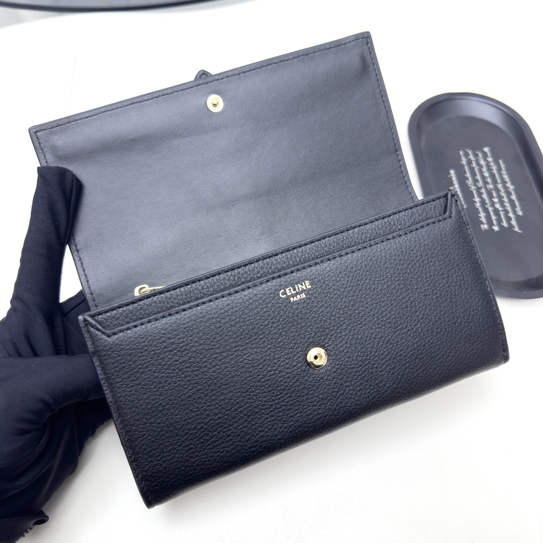 セリーヌ「Celine」TRIOMPHE CUIR ラージジップウォレット