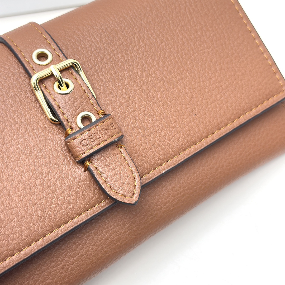 セリーヌ「Celine」TRIOMPHE CUIR ラージジップウォレット