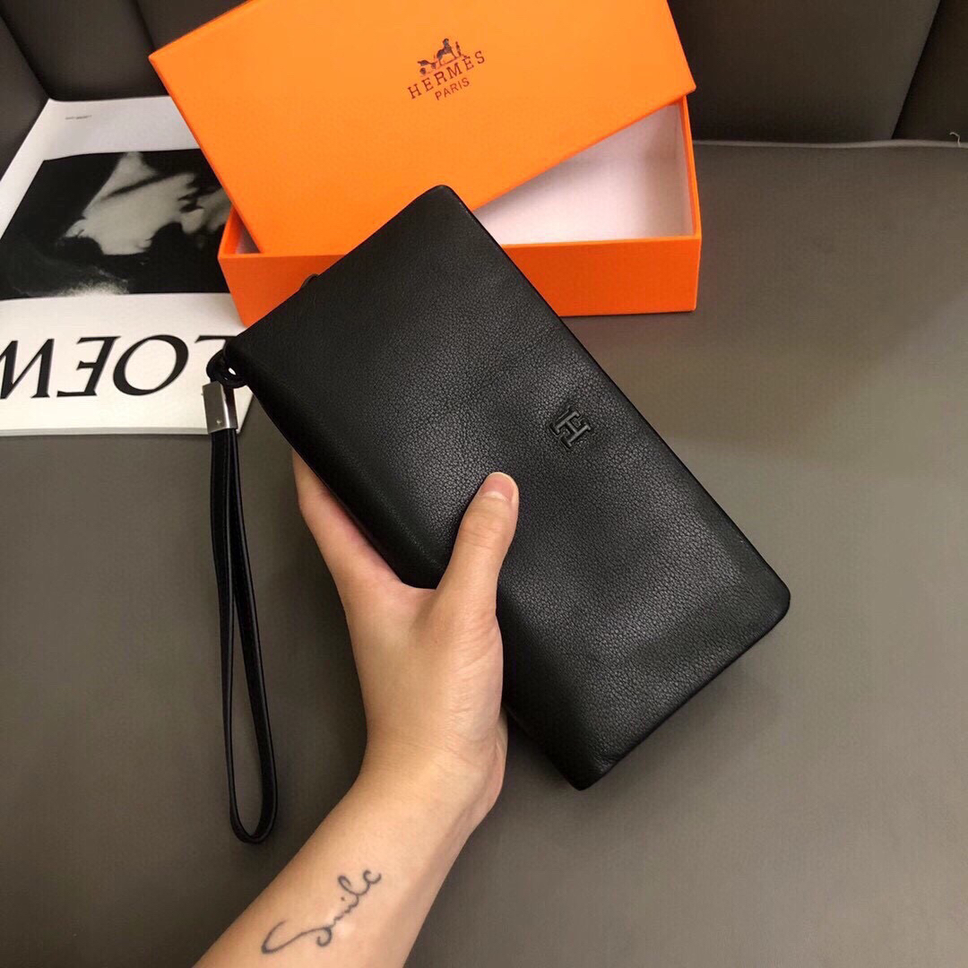 エルメス「Hermès」男性必須の大型ファスナー財布