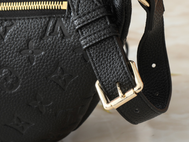 ルイ・ヴィトン「Louis Vuitton」Bumbag チェストバッグ＆ウエストバッグ
