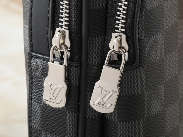 ルイ・ヴィトン「Louis Vuitton」Avenue スモールクラッチバッグ