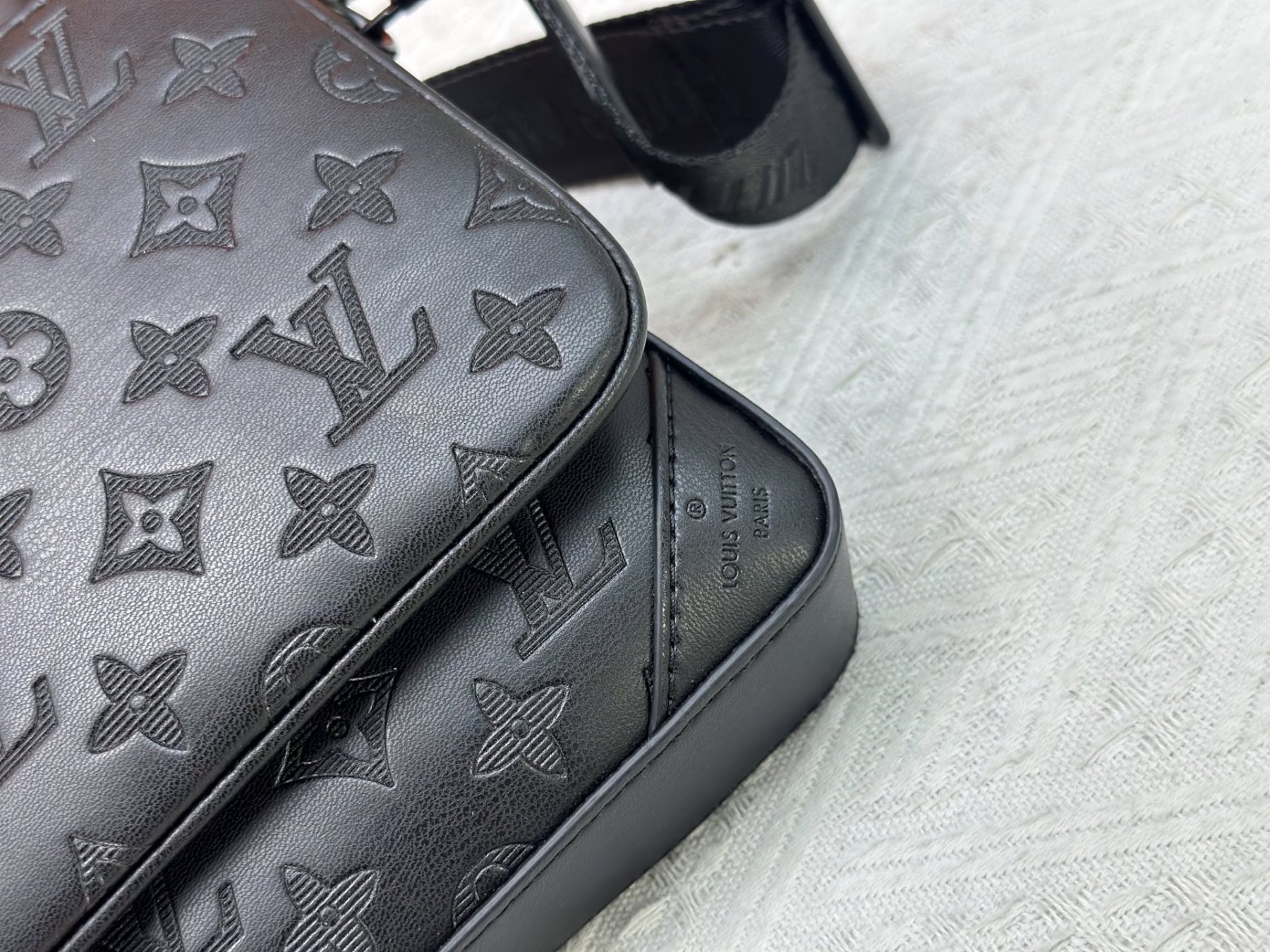 ルイ・ヴィトン「Louis Vuitton」新作 Trio メッセンジャーバッグ