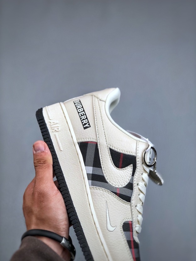 「コラボモデル」Burberry x Nike米黒コラボレーションモデル ローグループスニーカー