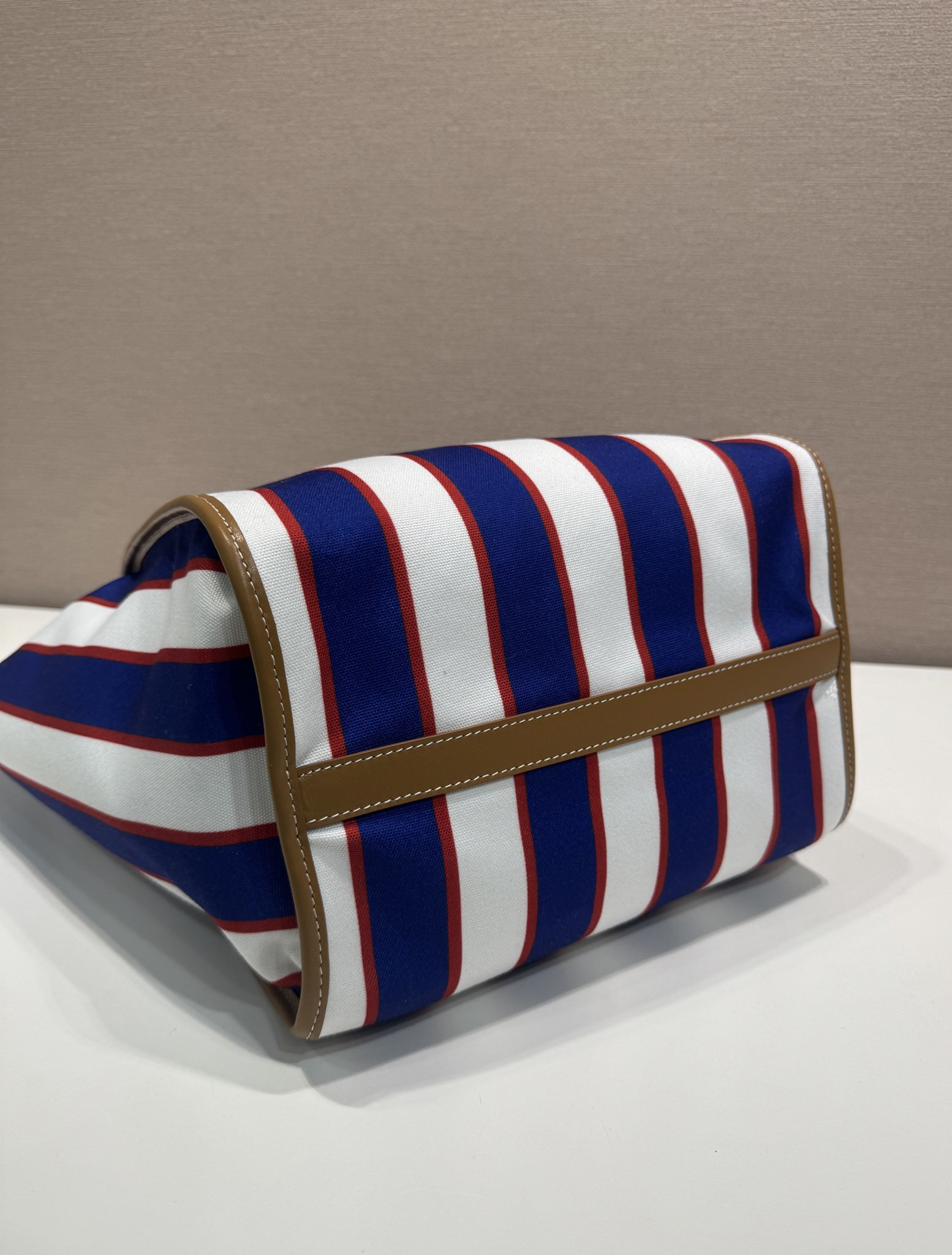 プラダ「Prada」キャンバス＆ストライプトートバッグ