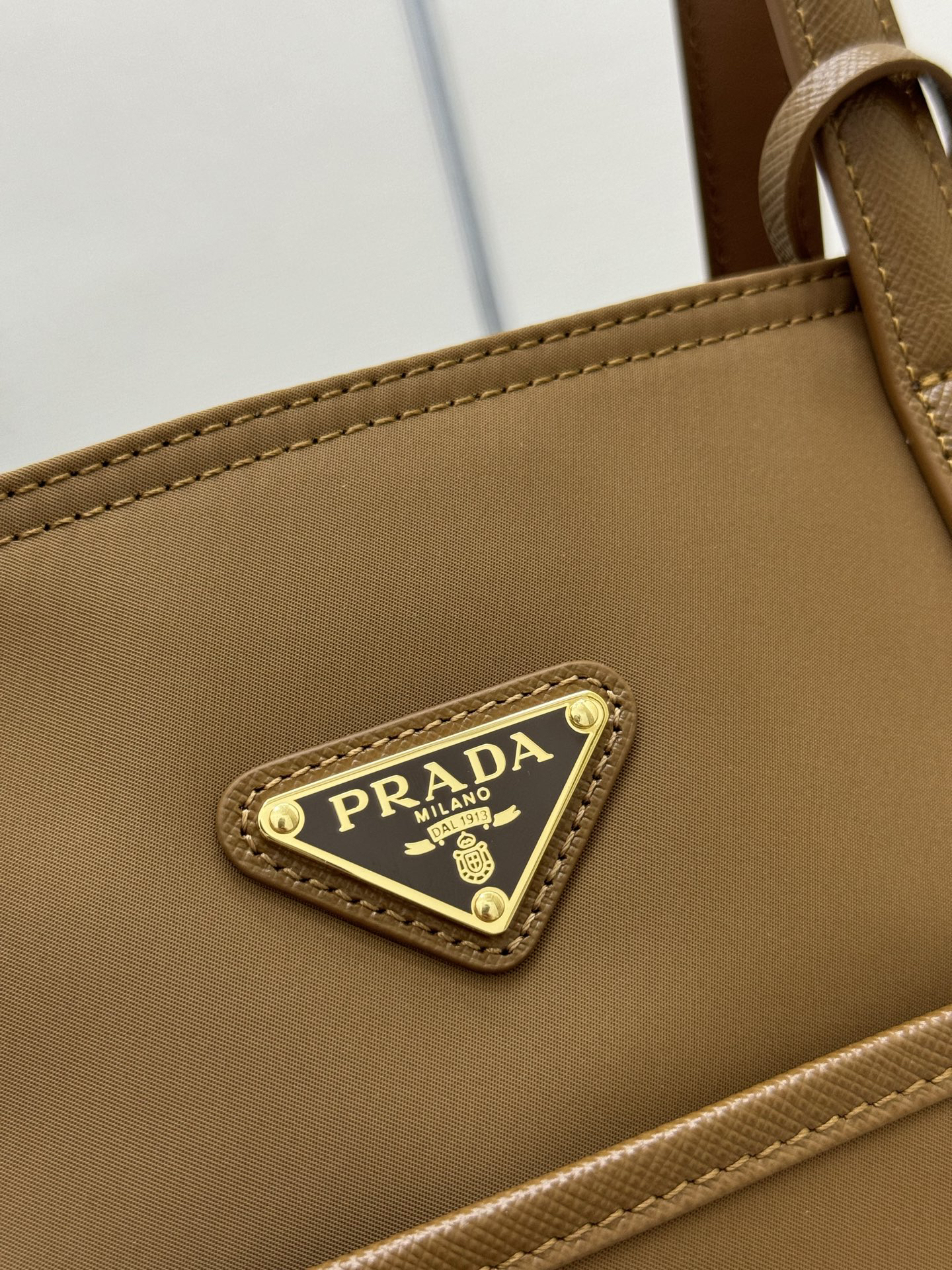 プラダ「Prada」リジェネレーテッドナイロントートバッグ