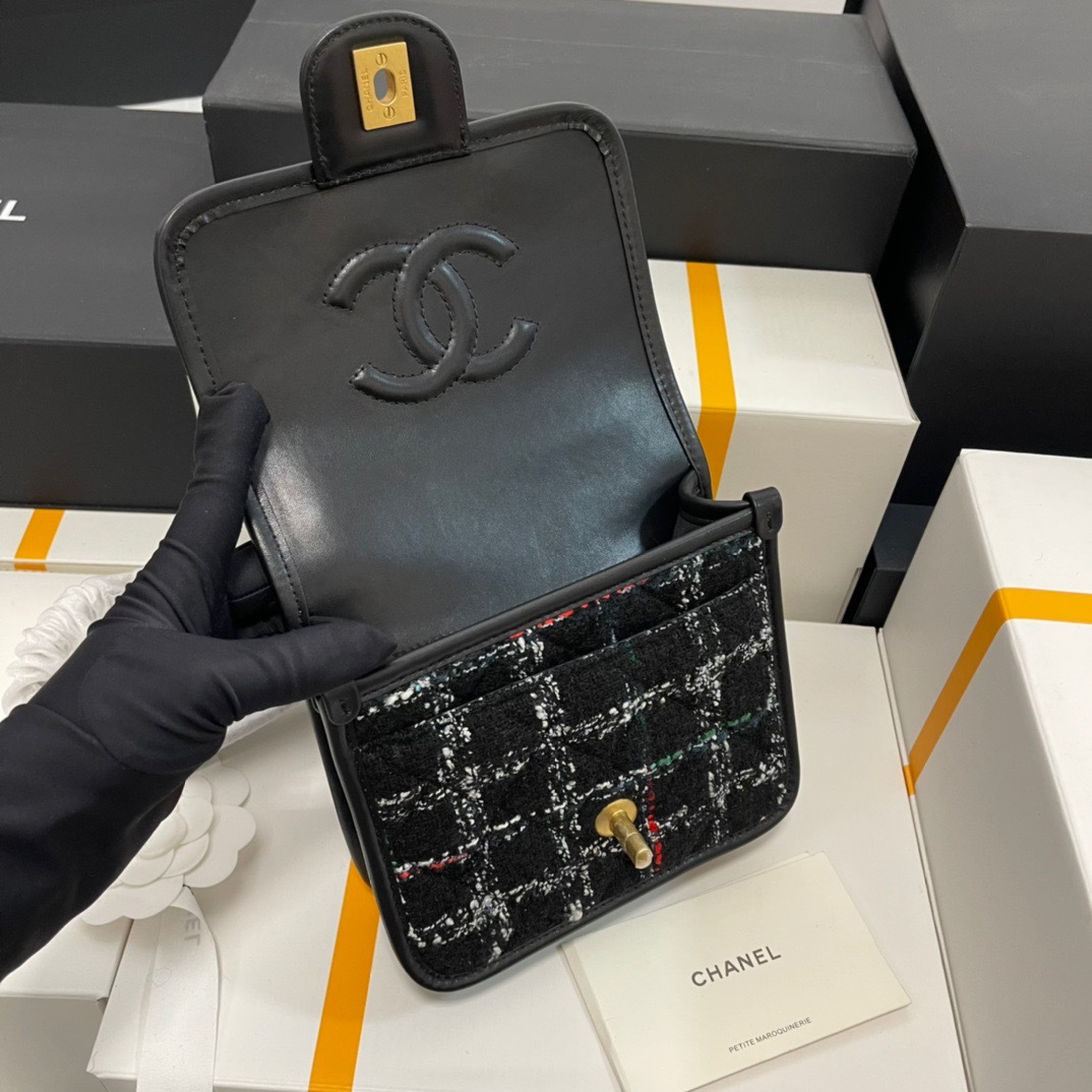 シャネル「Chanel」ウールツイード メッセンジャーバッグ