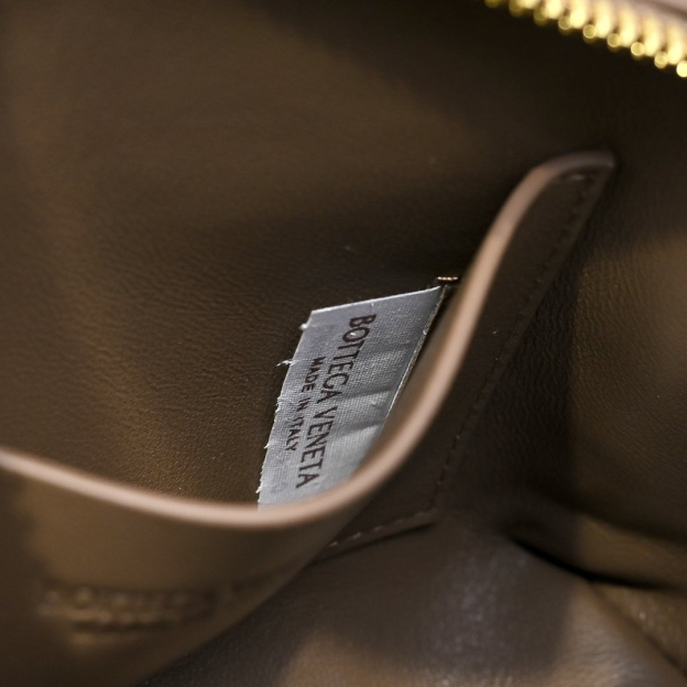 ボッテガ・ヴェネタ「Bottega Veneta」Concert Pouch