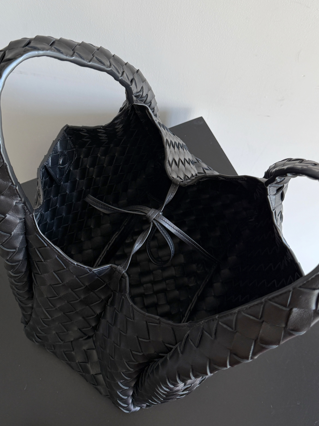 ボッテガ・ヴェネタ「Bottega Veneta」Campana ショルダーバッグ