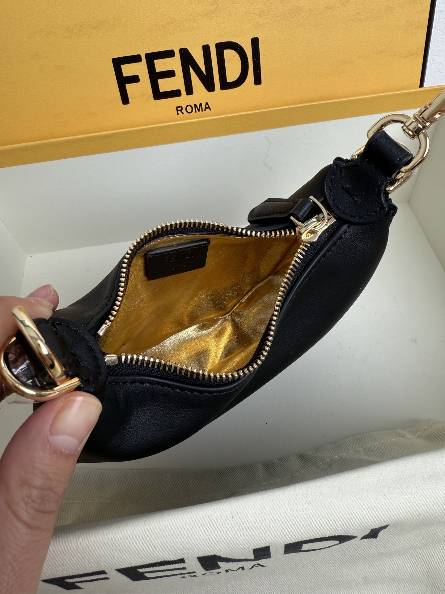 フェンディ「Fendi」ミニフェンディグラフィー ハンドバッグ