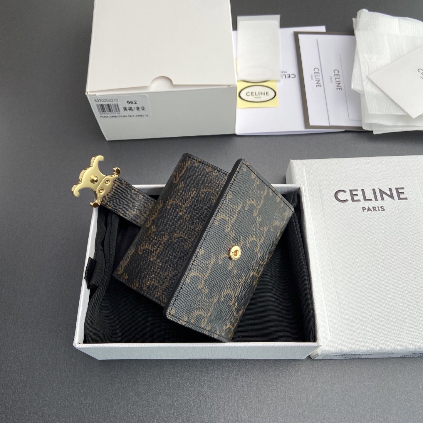 セリーヌ「Celine」TRIOMPHE レザーモノグラム ショートウォレット