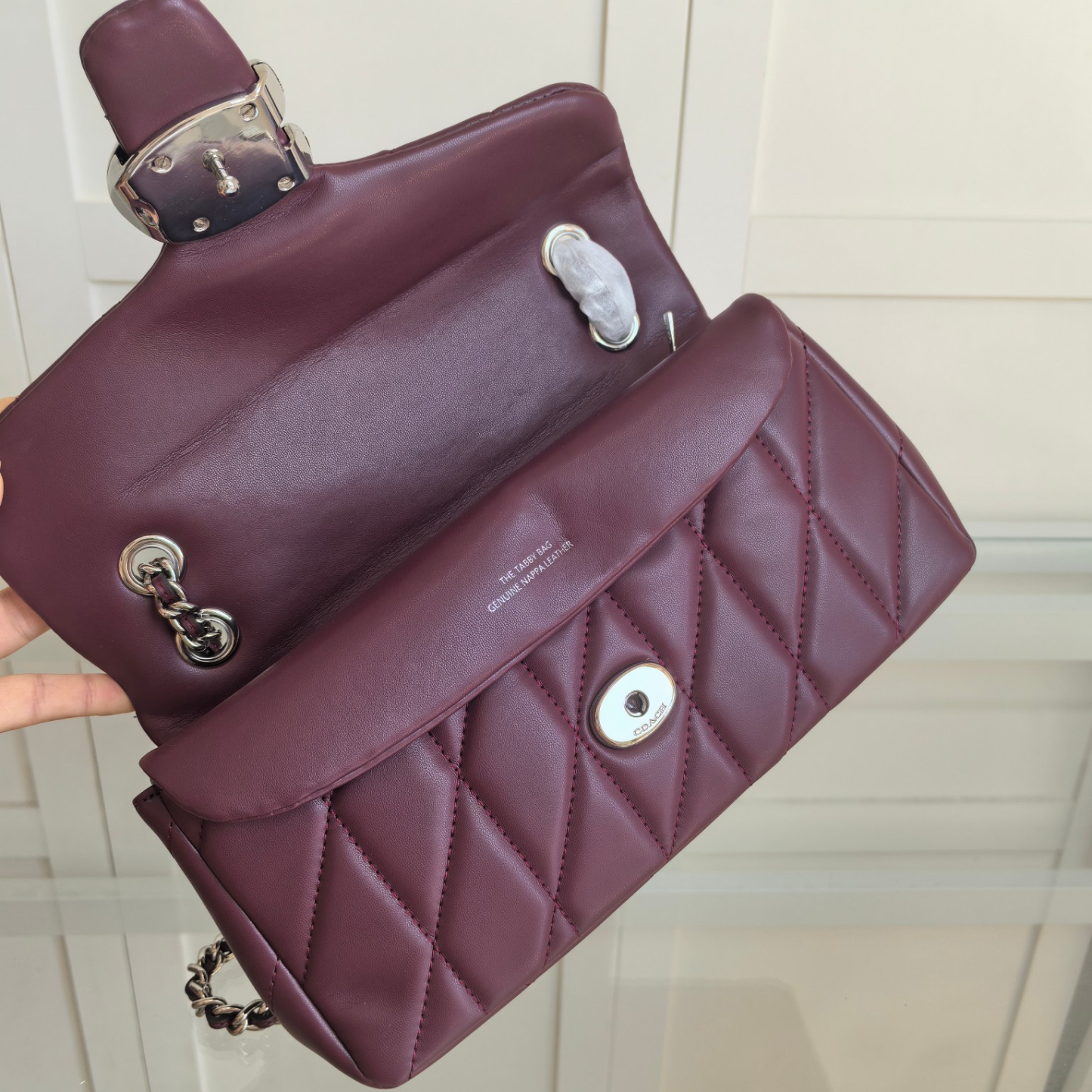 コーチ「Coach」TABBY 26 チェーンショルダーバッグ