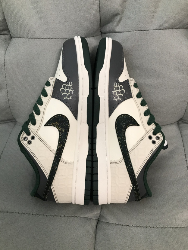 ナイキ「Nike」 DUNK LOW "WHITE/BLACK-GREEN" スニーカー