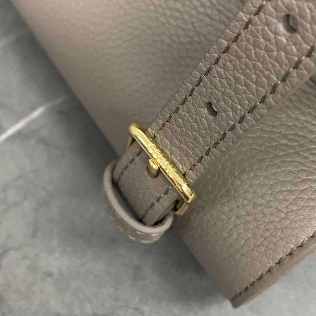 セリーヌ「Celine」CABAS ANAIS レザー トートバッグ