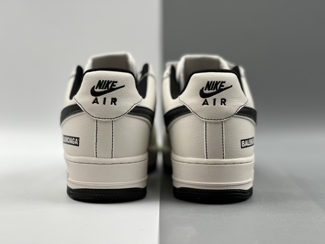「コラボモデル」Balenciaga x NikeAir Force 1 Low '07 トリプルスウッシュ スニーカー