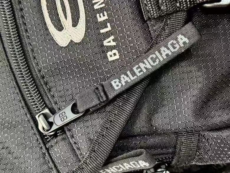 バレンシアガ「Balenciaga」CELINE TRIOMPHE ナイロン ウエストバッグ