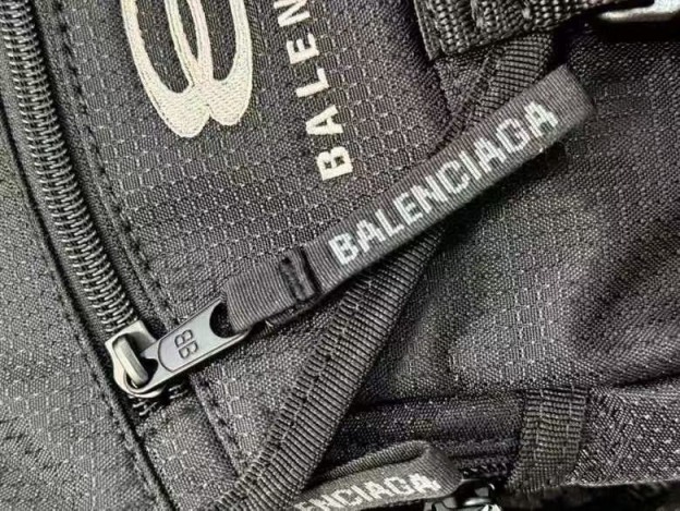 バレンシアガ「Balenciaga」CELINE TRIOMPHE ナイロン ウエストバッグ
