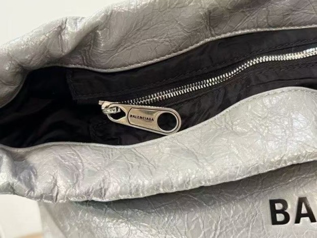 バレンシアガ「Balenciaga」SHOPPER DUSTBAG レザートラッシュポーチ