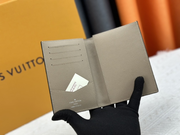 ルイ・ヴィトン パスポートカバー クーヴェルテュール･パスポール