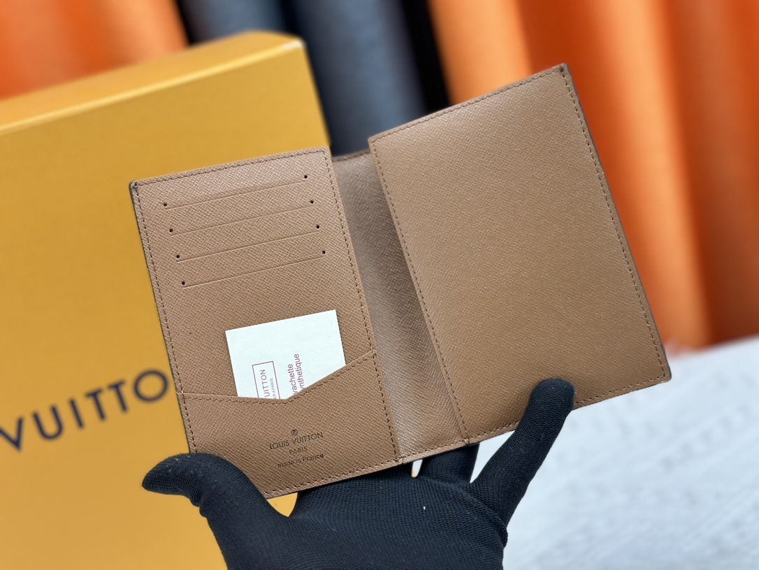 ルイ・ヴィトン パスポートカバー クーヴェルテュール･パスポール