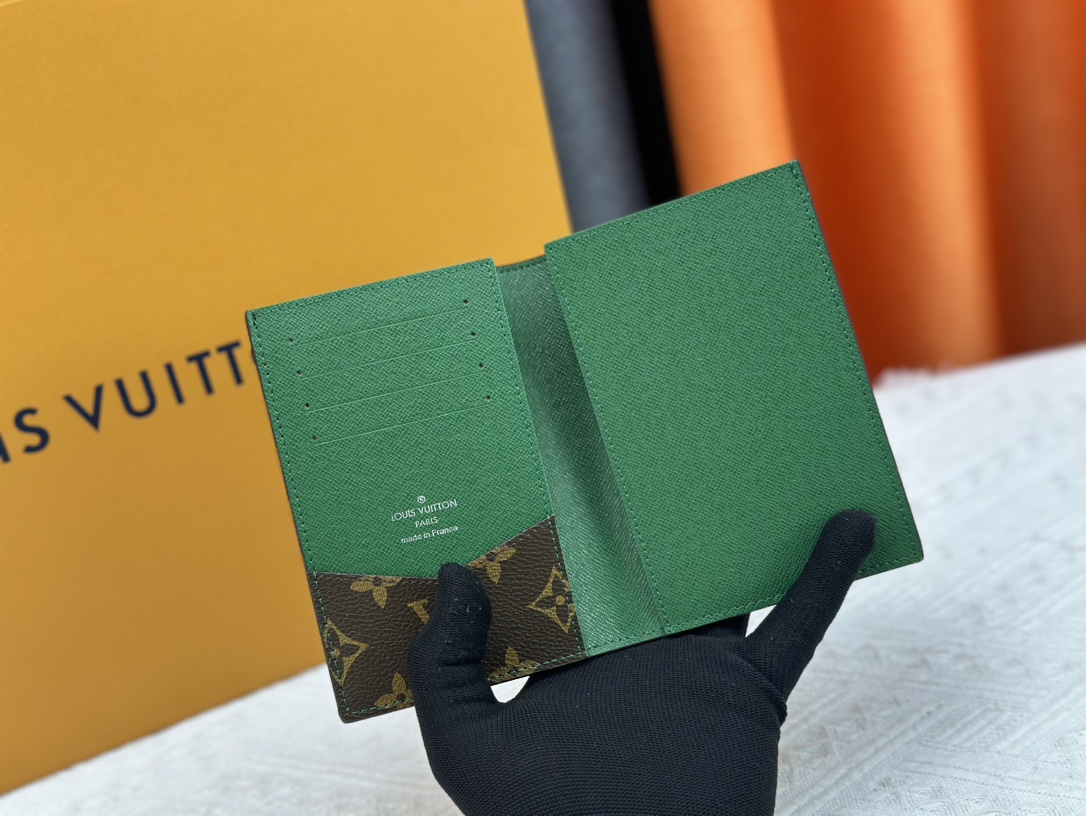 ルイ・ヴィトン パスポートカバー クーヴェルテュール･パスポール