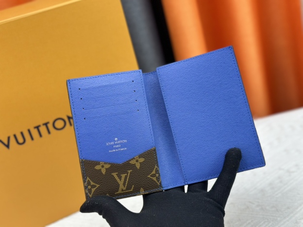 ルイ・ヴィトン パスポートカバー クーヴェルテュール･パスポール