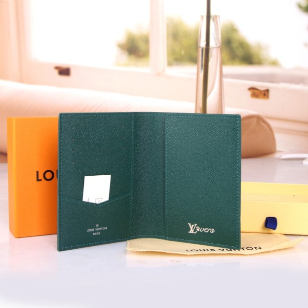 ルイ・ヴィトン パスポートカバー クーヴェルテュール･パスポール