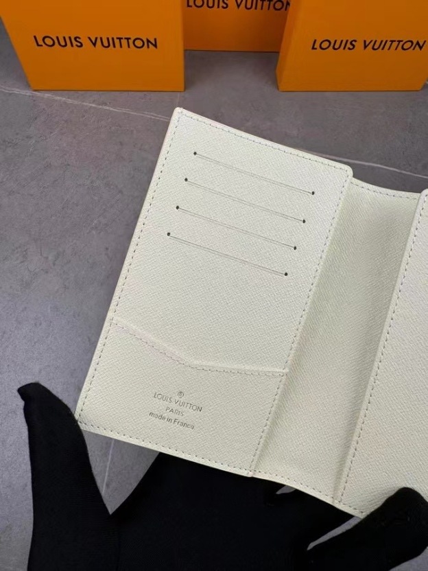 ルイ・ヴィトン パスポートカバー クーヴェルテュール･パスポール