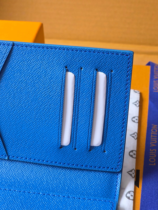 ルイ・ヴィトン パスポートカバー クーヴェルテュール･パスポール