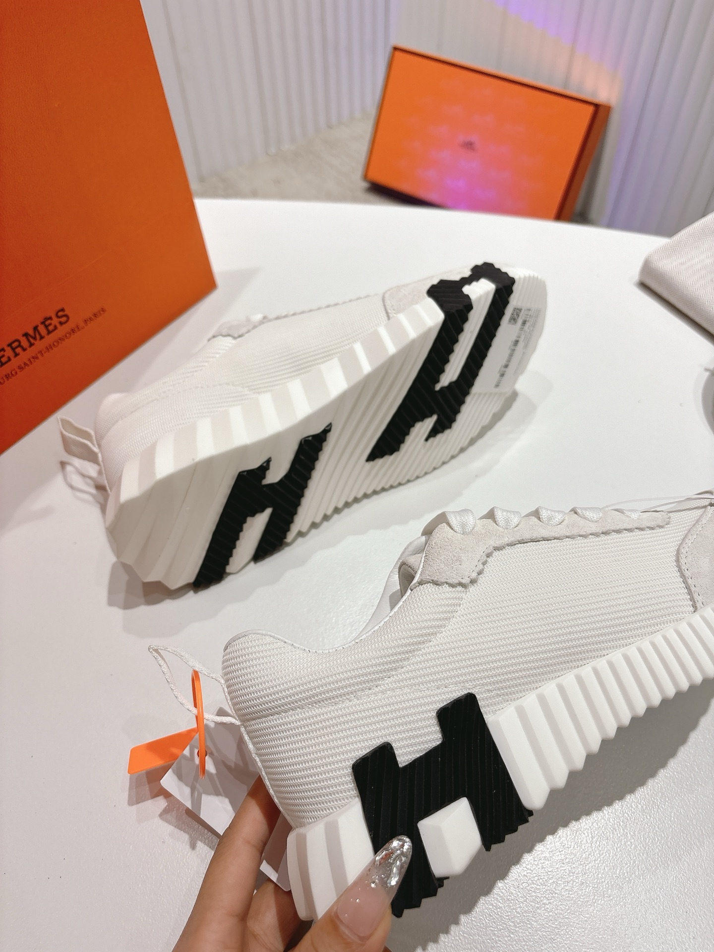 エルメス［Hermès］【カップルに大人気】 おしゃれなペアスニーカー 男女兼用