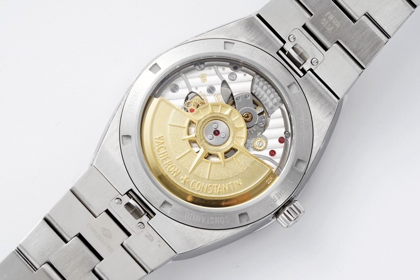 ヴァシュロン・コンスタンタン オーヴァシーズ 41mm