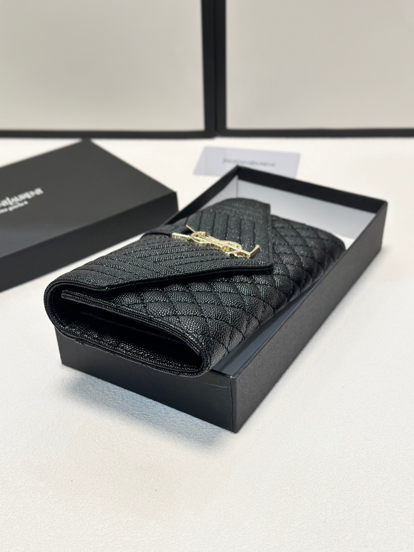 サンローラン「Saint Laurent」キャビアエンベロープフラップバッグ