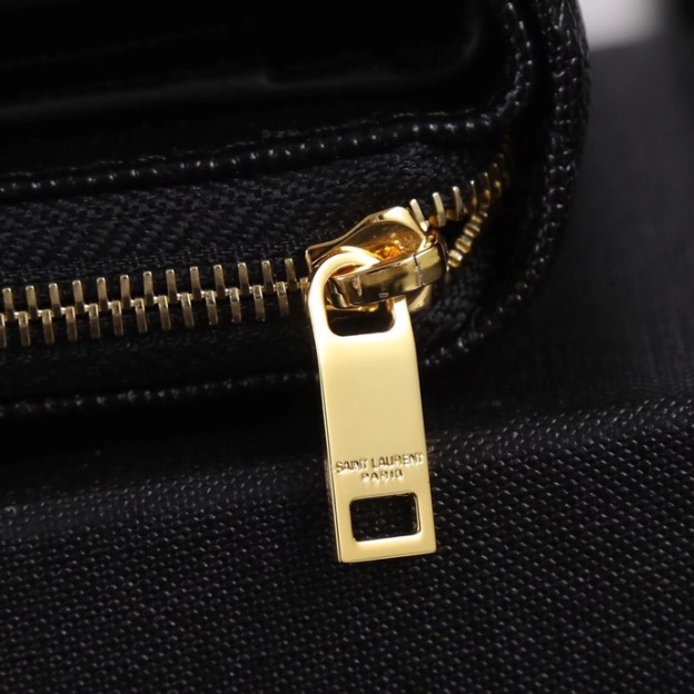 サンローラン「Saint Laurent」モノグラム コンパクト ジップアラウンド ウォレット（グレイン ド プードル エンボスレザー）