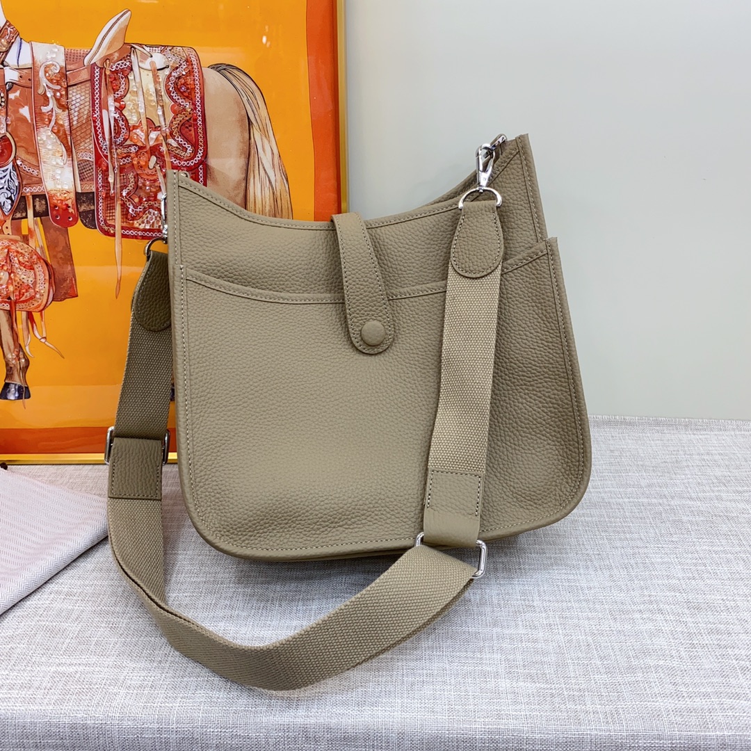 エルメス エヴリン 25/28/30 バッグ 3色「Evelyne Bag」