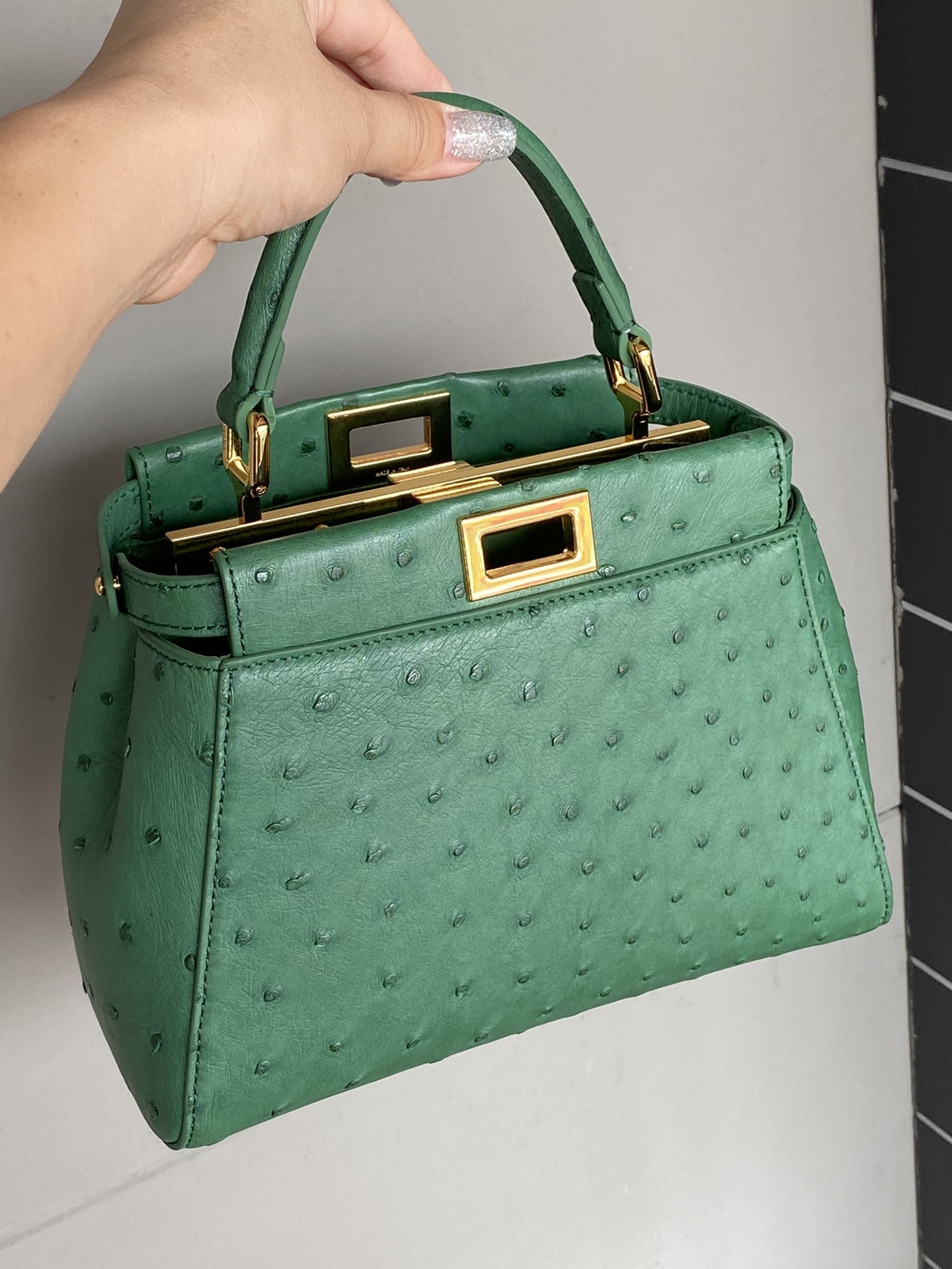 フェンディ「Fendi」Peekaboo Iconic Fit ハンドバッグ