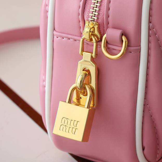 ミュウミュウ アルカディ マテラッセレザー スモールバッグ「Arcadie Bag」