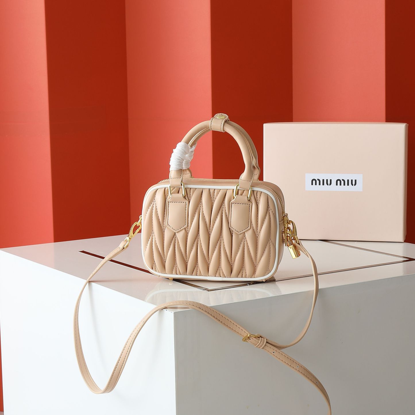 ミュウミュウ アルカディ マテラッセレザー スモールバッグ「Arcadie Bag」