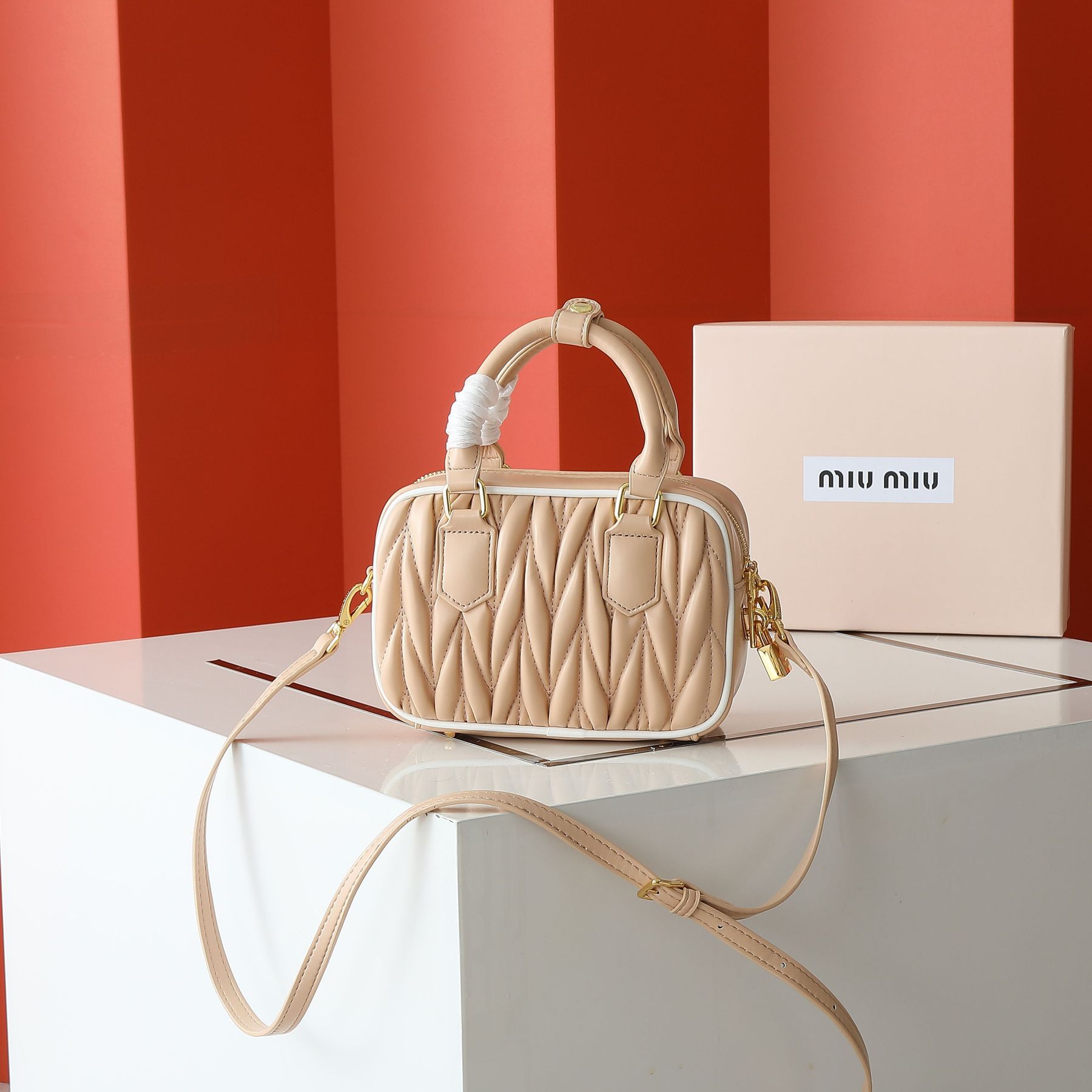ミュウミュウ アルカディ マテラッセレザー スモールバッグ「Arcadie Bag」