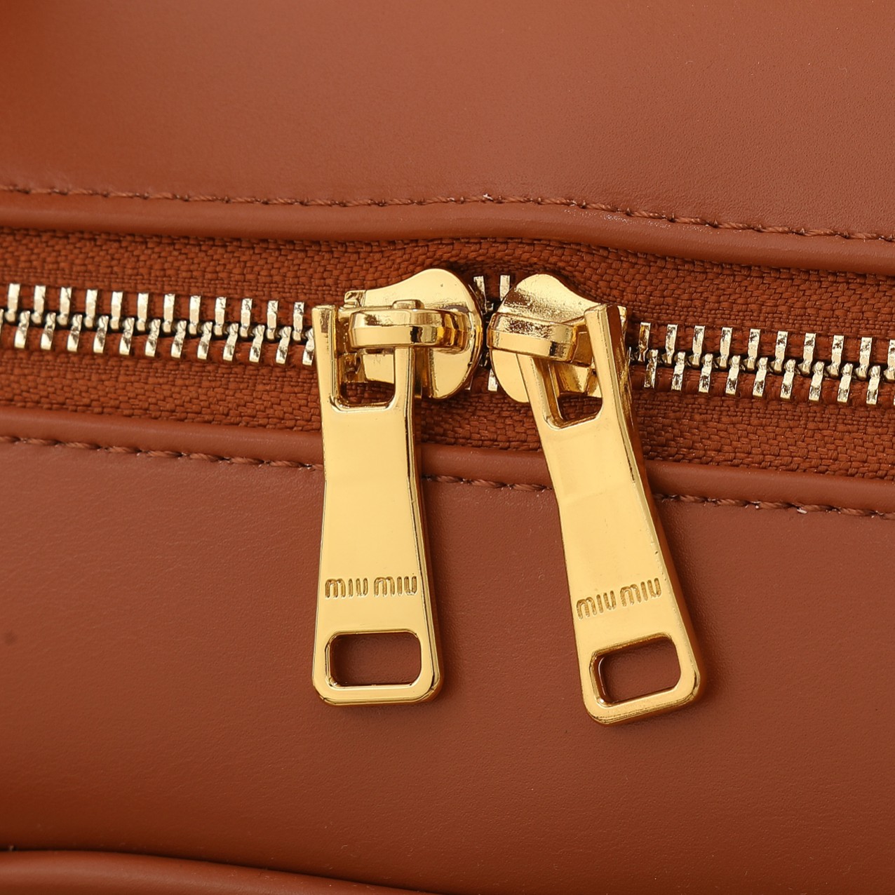 ミュウミュウ ボー レザー ラージバッグ「Beau Bag」