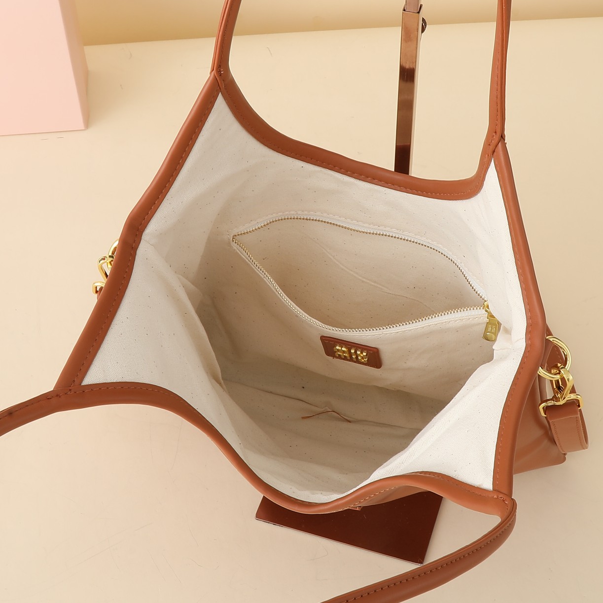 ミュウミュウ アイビー レザー レギュラーバッグ「Ivy Bag」