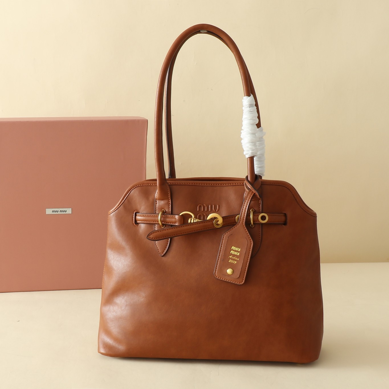 ミュウミュウ アバンチュール ナッパレザー トップハンドルバッグ「Aventure Bag」