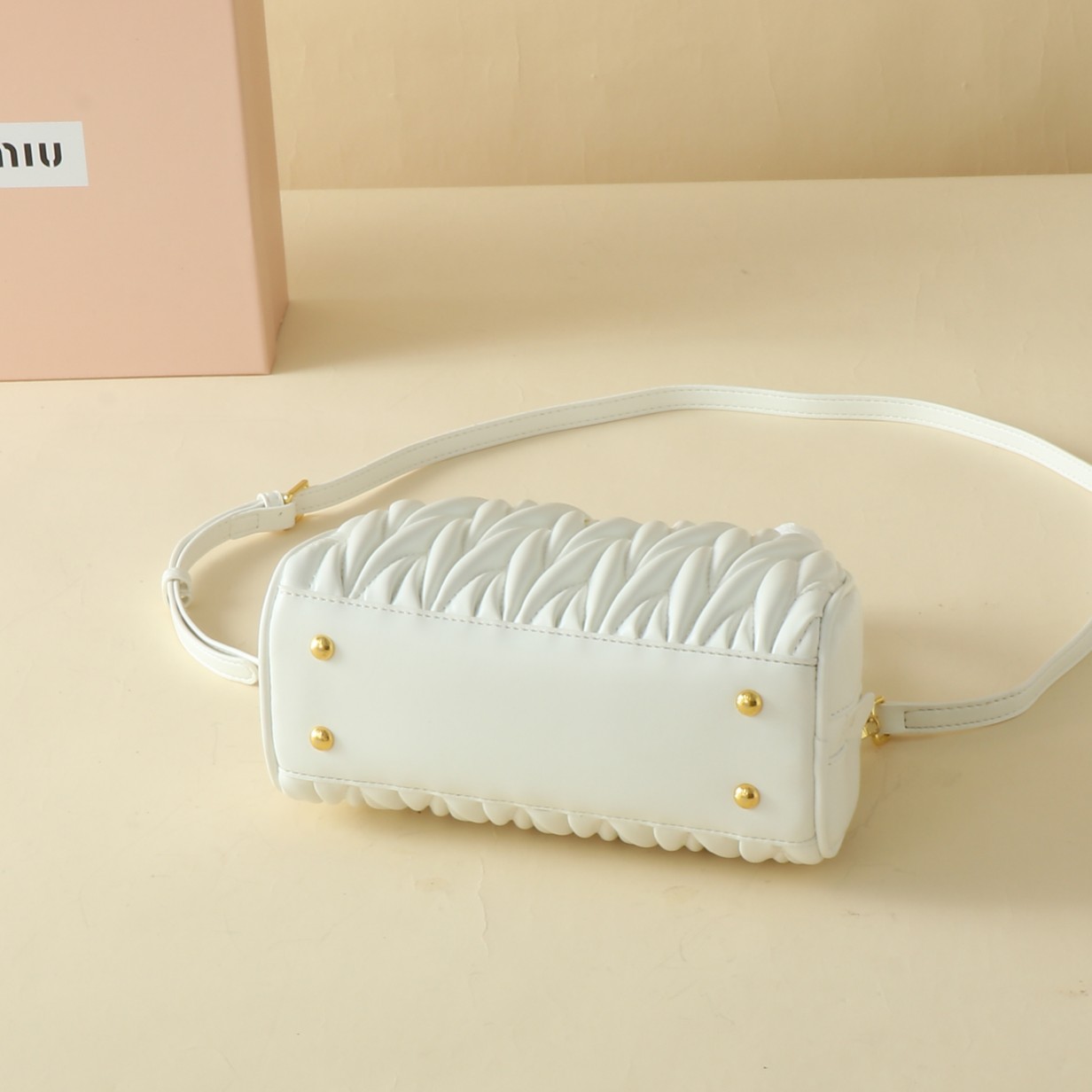 ミュウミュウ アバンチュール マテラッセレザー バッグ「Aventure Bag」