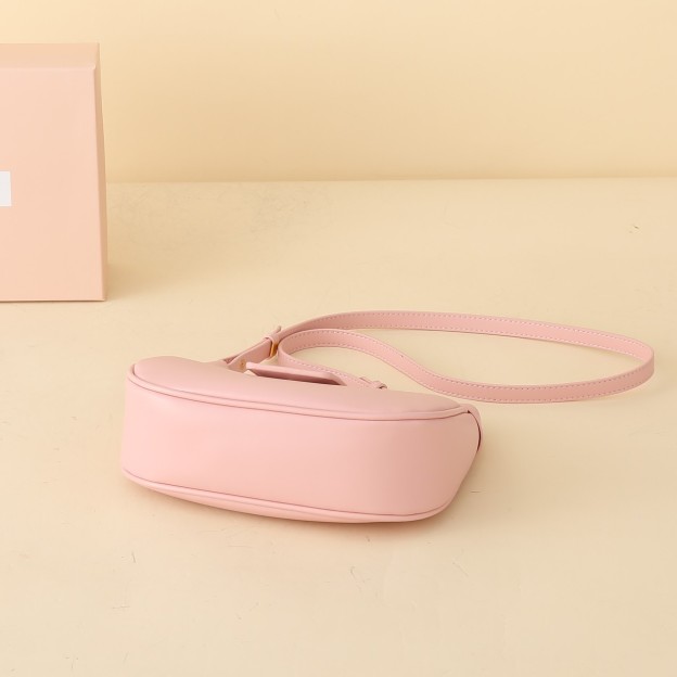 ミュウミュウ アバンチュール 三日月 レザーバッグ「Aventure Bag」