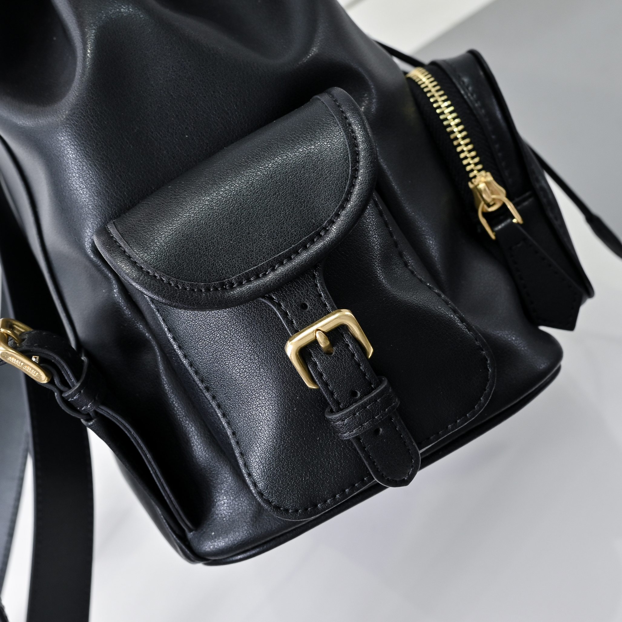 ミュウミュウ アルカディ レザー ラージバックパック「Arcadie Bag」