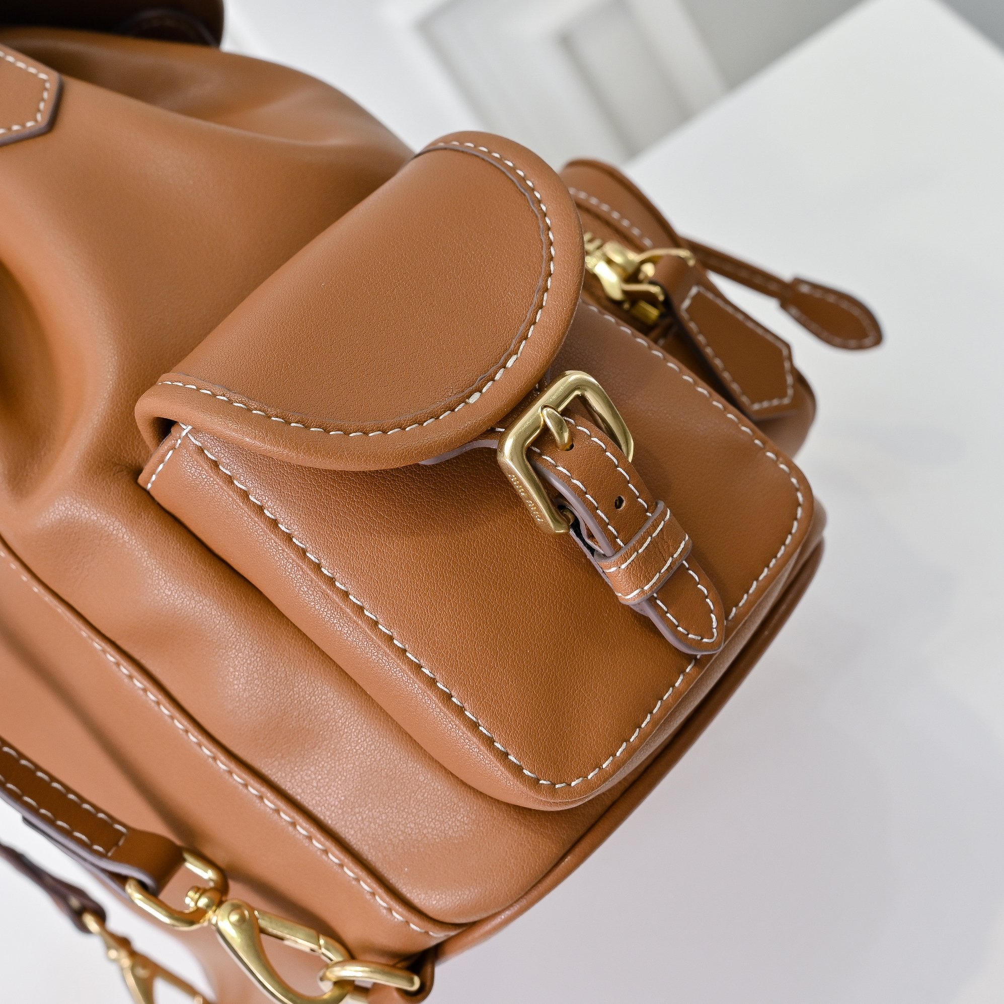 ミュウミュウ アルカディ レザー ミディアムバックパック「Arcadie Bag」