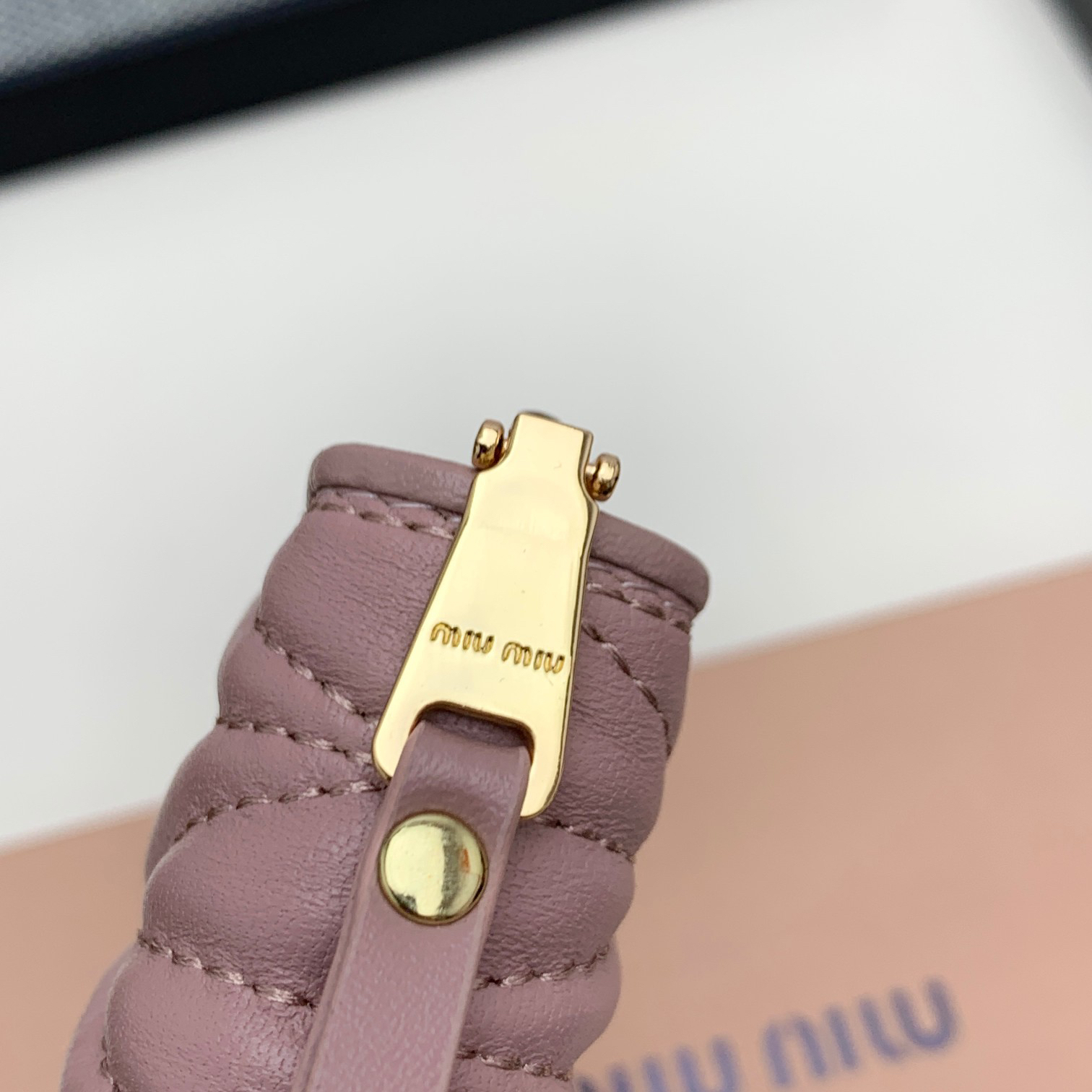 ミュウミュウ ラージ マトラッセ ナッパレザー ウォレット「Matelassé Wallet」