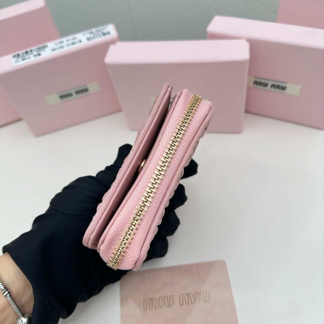 ミュウミュウ ラージ マトラッセ ナッパレザー ウォレット「Matelassé Wallet」